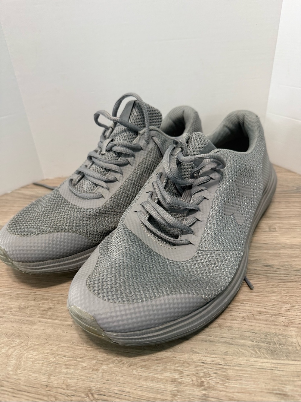 Under Armour Mens Surge‎ 3020336-105 Gray Running Shoes Sneakers Size 9.5